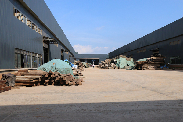 土地,人工成本相对较低的优势,结合川赛红木工厂20多年的生产经验